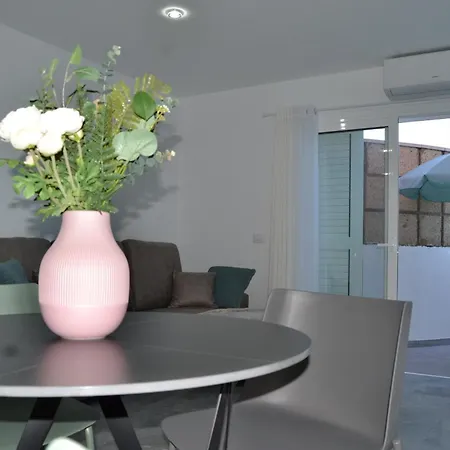 Olivia * كانديلاريا